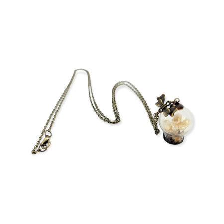 Necklace glove with white flowers3